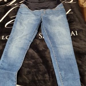 NWOT MATERNITY JEANS